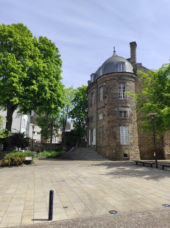 Aux Trois Palmiers Bed & Breakfast Saint-Brieuc Bagian luar foto